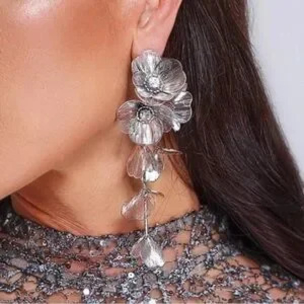 Kate Middleton Flower Silver Earrings Y2K Gift Minimalist - Picture 4 of 5